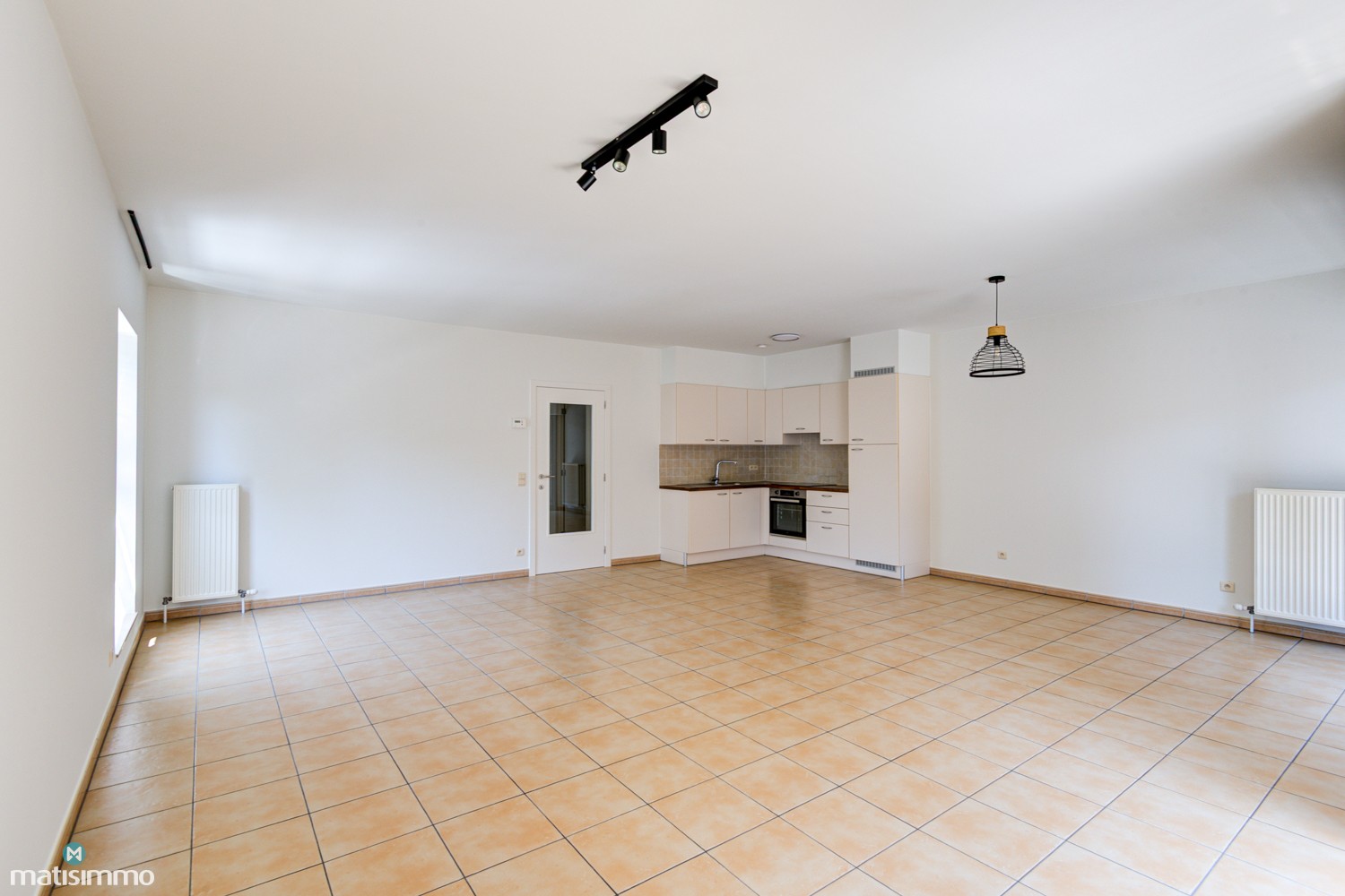 INSTAPKLAAR APPARTEMENT MET 2 SLAAPKAMERS EN PARKEERPLAATS AAN DE RAND VAN CENTRUM TONGEREN - foto 4