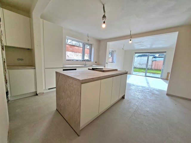 Apartment for rent in Sint-Kruis with 3 bedrooms - photo 5