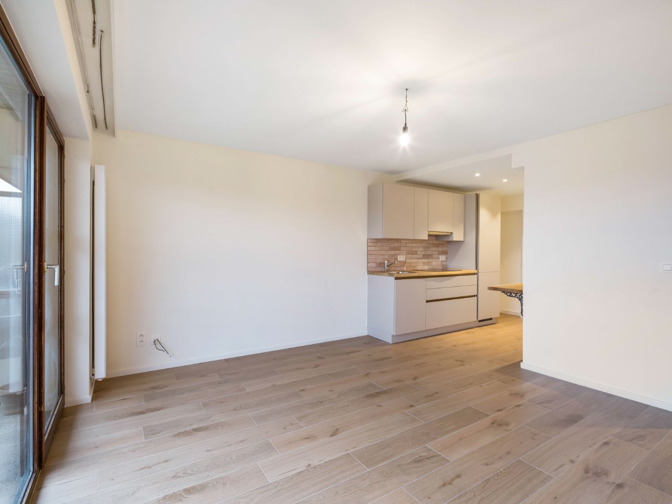 Gerenoveerde serviceflat op 4e verd. met 1 slpk. en terras - foto 3