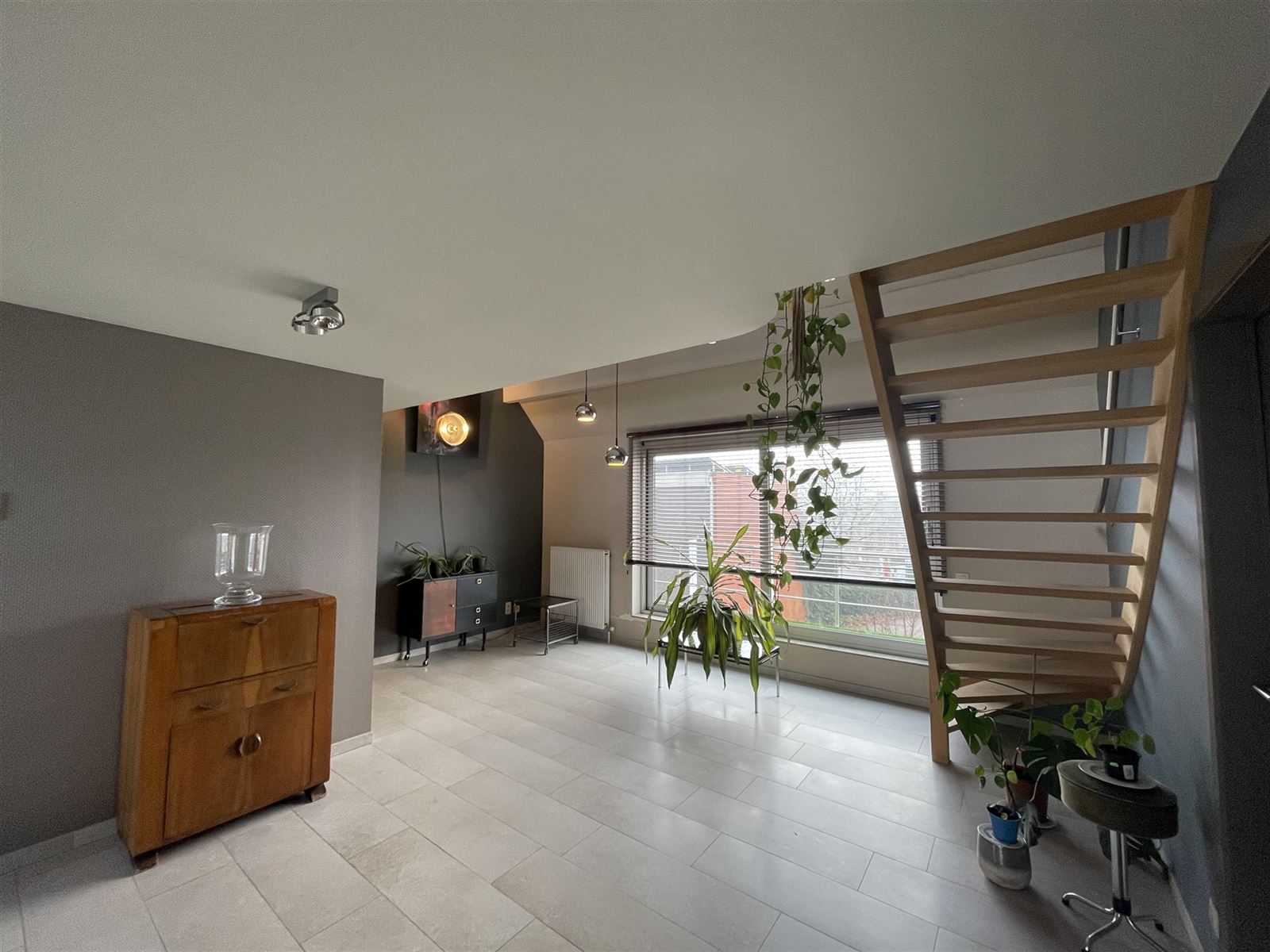 Trendy appartement met ruim terras en 2 staanplaatsen - foto 3