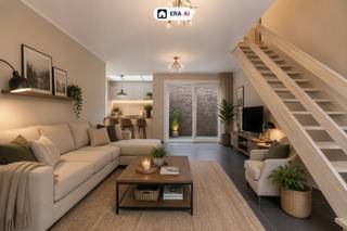 <p><strong>Starterswoning / tweede verblijf met 3 slaapkamers en garage in het centrum van Loker</strong></p>

<p>Pal in het centrum van Loker bevindt zich deze onderhoudsvriendelijke woning, gebouwd in 2008. Dankzij de praktische indeling, drie volwaardige slaapkamers, een garage en een ruime geïsoleerde zolder is dit een ideale starterswoning of een interessante opportuniteit als tweede verblijf in het hart van Heuvelland.</p>

<p>De woning is asbestveilig en beschikt over een gunstig EPC, waardoor er geen renovatieverplichting van toepassing is.</p>

<p><strong>Indeling</strong><br />• Inkomhal met apart toilet<br />• Lichtrijke woonkamer met aansluitende eethoek<br />• Functionele keuken met voldoende opbergruimte<br />• Drie volwaardige slaapkamers<br />• Badkamer met douche, lavabo en tweede toilet<br />• Ruime geïsoleerde zolder met extra bergruimte<br />• Garage met bijkomende opslagmogelijkheden<br />• Onderhoudsvriendelijke koer</p>

<p><strong>Troeven</strong><br />• Recente woning, gebouwd in 2008<br />• Pal in het centrum van Loker<br />• Asbestveilig<br />• Geen renovatieverplichting<br />• Onderhoudsvriendelijke starterswoning<br />• Ideaal als tweede verblijf in Heuvelland</p>

<p>Neem vandaag nog contact op met je ERA-makelaar voor een bezoek.</p>

<p><strong>JOUW DROOMHUIS. ZO GEVONDEN!</strong></p>