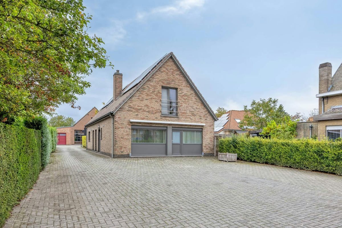 Unique commercial home with warehouse in Zomergem - photo 2