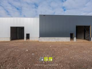 UNIT 3 VAN 550M² IN BEDRIJVENPARK GREMELSLO TE MAASEIK.KENMERKEN- oppervlakte: 550m²- 1 sectionaalpoort (4.00m breed x 4.20m hoog)- gevelbekleding:...