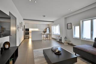 On the border of Edegem and Mortsel, we offer you this spacious and renovated flat (100m²) with 2 bedrooms. Included in the price is a...