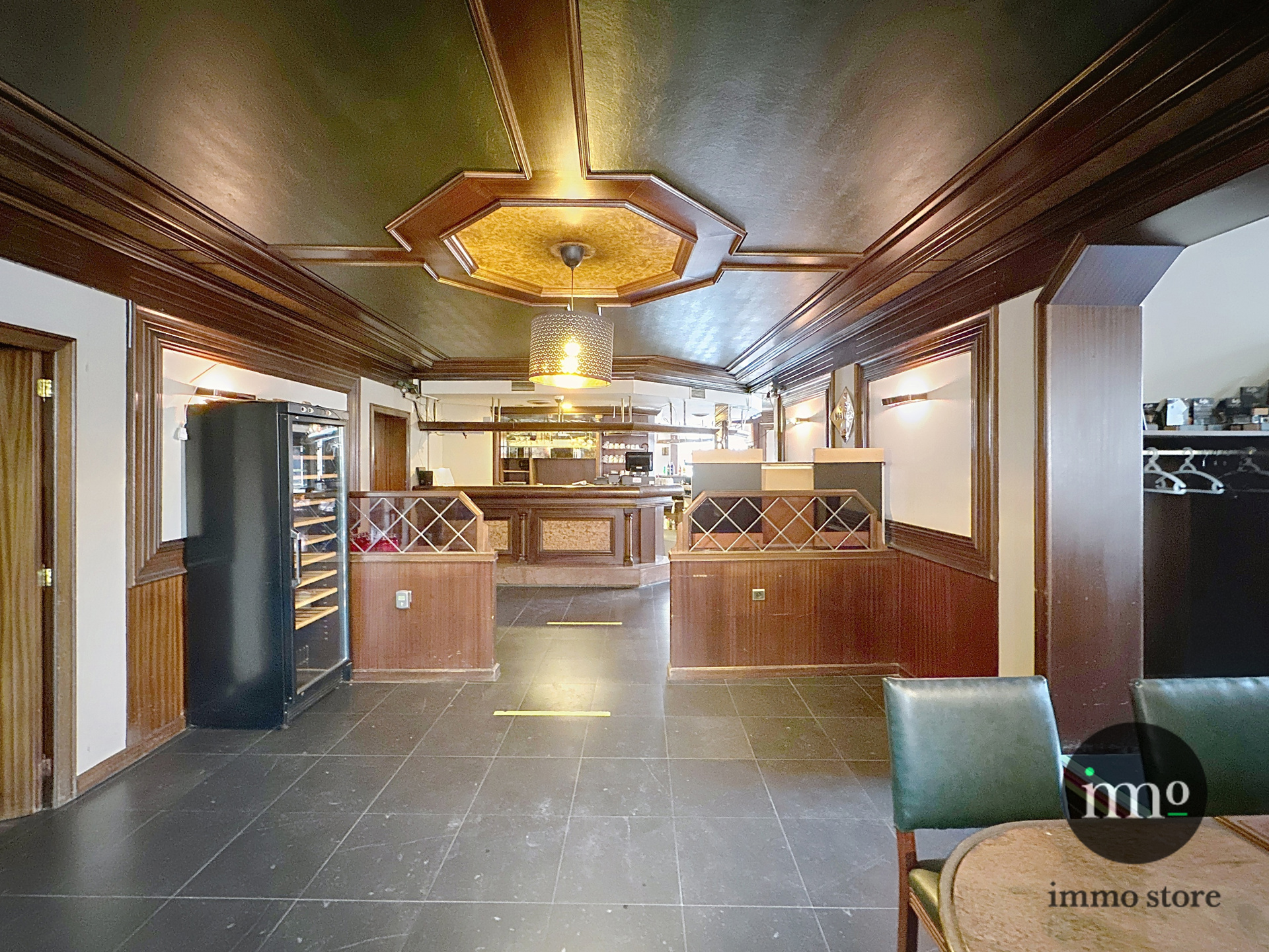 Restaurant bien situé avec salle de réception et parking - foto 5