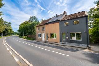 <strong>Thuiskomen was nog nooit zo eenvoudig.</strong><span> Deze verrassend ruime en volledig instapklare gezinswoning combineert hedendaags wooncomfort, energiezuinigheid en een uitstekende ligging op wandelafstand van Provinciaal Domein De Schorre. Dankzij de doordachte renovaties, kwalitatieve afwerking en zonnige buitenruimte geniet u hier van een woning waar u jarenlang zorgeloos kunt wonen. Een ideale thuis voor gezinnen, koppels of iedereen die op zoek is naar ruimte, comfort en een toekomstgerichte investering.</span>