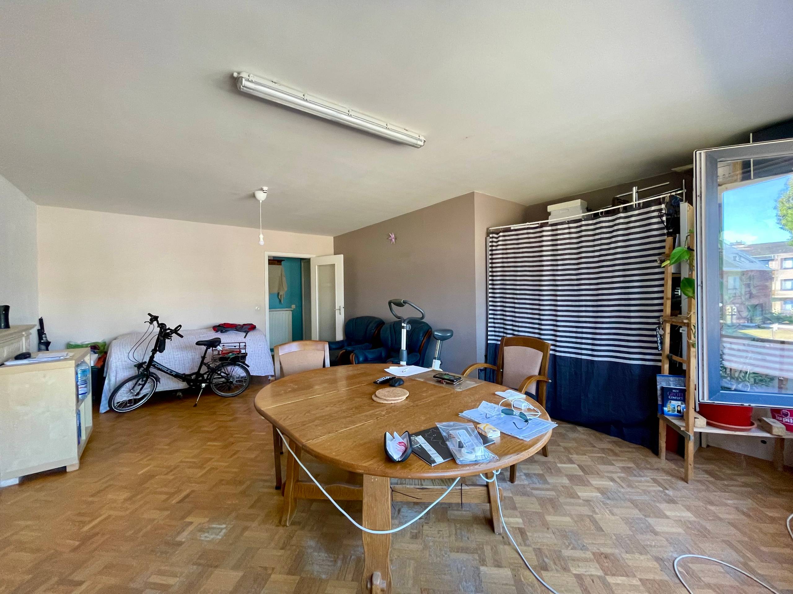 Gerenoveerd appartement met twee slaapkamers en terras - foto 4