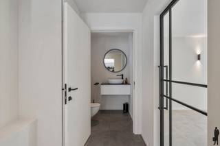 Ruime geheel gerenoveerde villa (Bedaux architectuur) op ca. 1.900m², gelegen op een mooie locatie in een groene villawijk met uitzicht over...