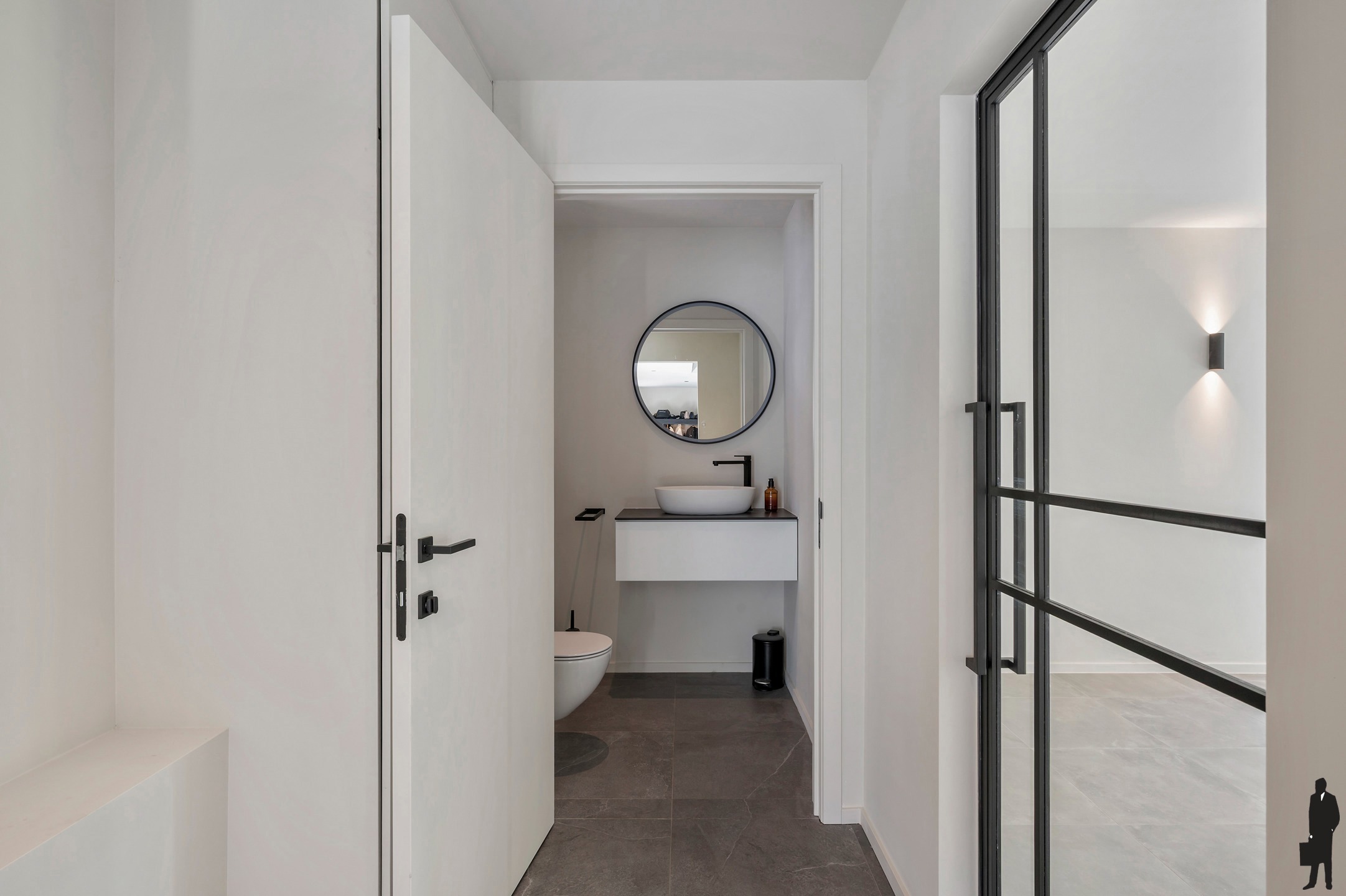 Gerenoveerde villa op 1.900 m² nabij de Nederlandse grens - foto 3