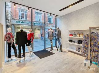 Twee uitzonderlijke handelshuizen met ruime boutique in hartje DiestIn de Leuvensestraat, op wandelafstand van de Botermarkt en de Grote Markt,...