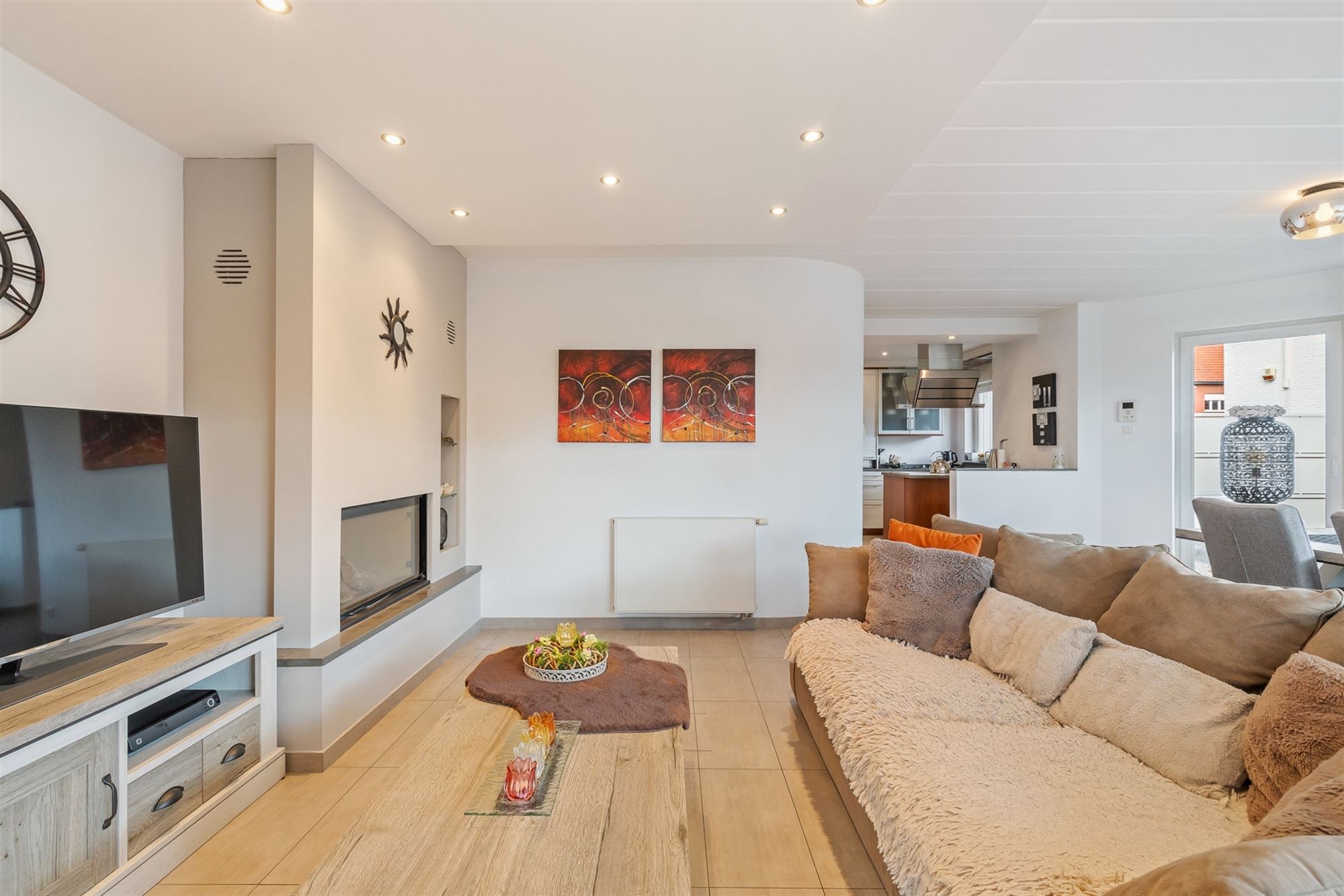 PERFECT ONDERHOUDEN GELIJKVLOERS APPARTEMENT MET 2 SLAAPKAMERS EN RUIME TUIN MET CARPORT EN BERGING TE HEUSDEN - foto 2