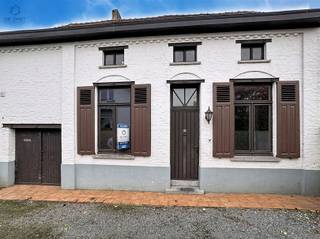 CHARMING FAMILY HOME WITH 3 BEDROOMS, GARAGE AND SPACIOUS GARDEN IN IDEGEMLocated in a quiet side street, just a short walk from the centre of...