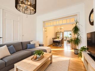 RUIME GEZINSWONING met 4 SLAAPKAMERS, KNUSSE TUIN en RUSTIGE LIGGING NABIJ HET CENTRUM VAN RONSE. Via de inkomhal bereikt u de open woonkamer, gevolgd door de keuken met aansluitend een wasplaats en badkamer. De eerste verdieping beschikt over 2 slaapkamers en op de tweede verdieping bevinden zich nog 2 BIJKOMENDE SLAAPKAMERS. Buiten geniet u van een AANGENAAM TERRAS en een GEZELLIGE TUIN. Dankzij de CENTRALE LIGGING bevinden winkels, scholen, openbaar vervoer en andere voorzieningen zich op korte afstand. Mits MODERNISERING biedt deze woning heel wat mogelijkheden om er een comfortabele thuis op maat van te maken.<br /><br />Adres: Louis Vangrootenbruelstraat 10 te Ronse<br /><br />G-score en P-score A, Renovatieverplichting van toepassing, Bestuursmaatregelen in het maatregelenregister: Nee