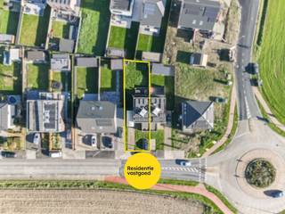 Kijkdag zaterdag 6 december van 10u tot 12u. Plan snel uw afspraak in voor deze topper!Deze recente halfopen bebouwing uit 2021 biedt een ideale...