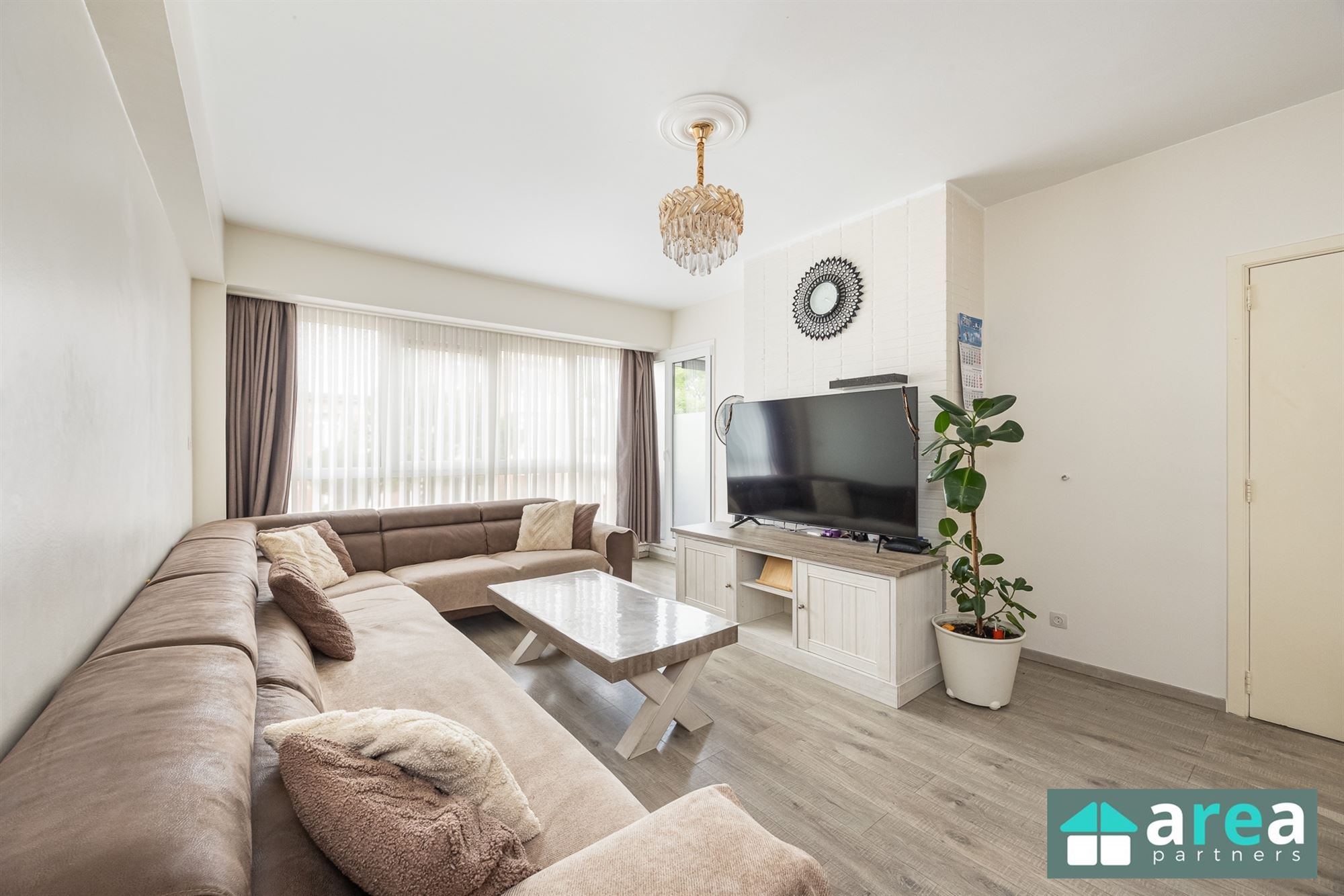 Ruim 2-slpk appartement met terras te Berchem - foto 4