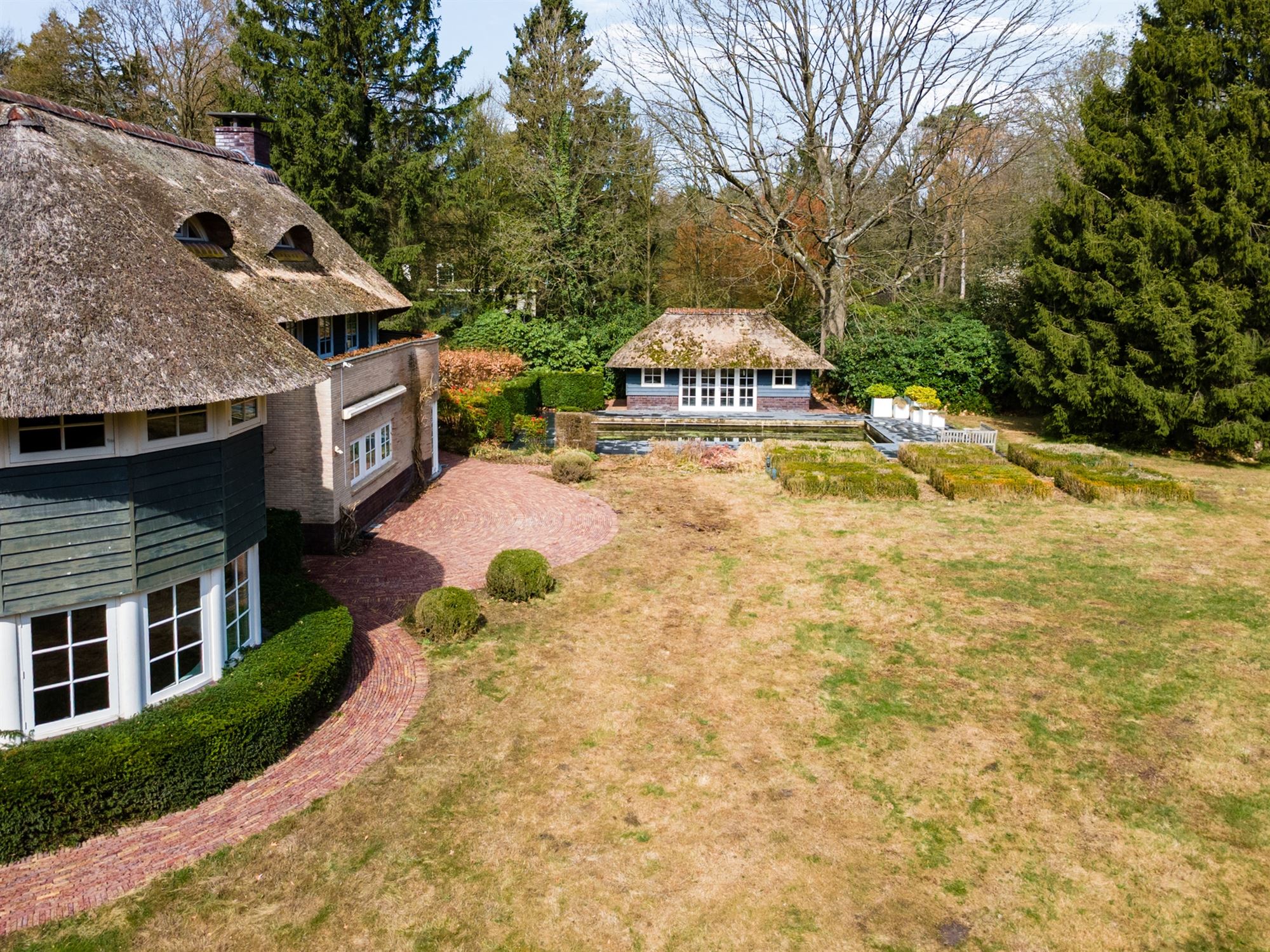 Rural villa to be renovated on approx. 6,372 sq. ft - photo 4