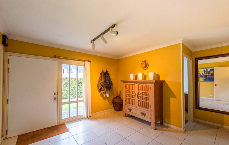 Op te frissen woning met zwembad ! - foto 2