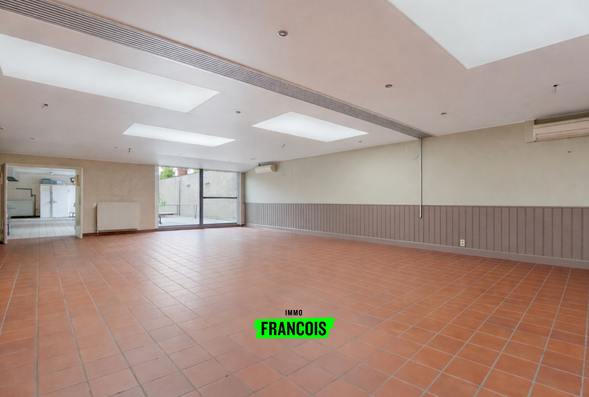 Ruim handelshuis met veel potentieel in hartje Poperinge! - foto 5