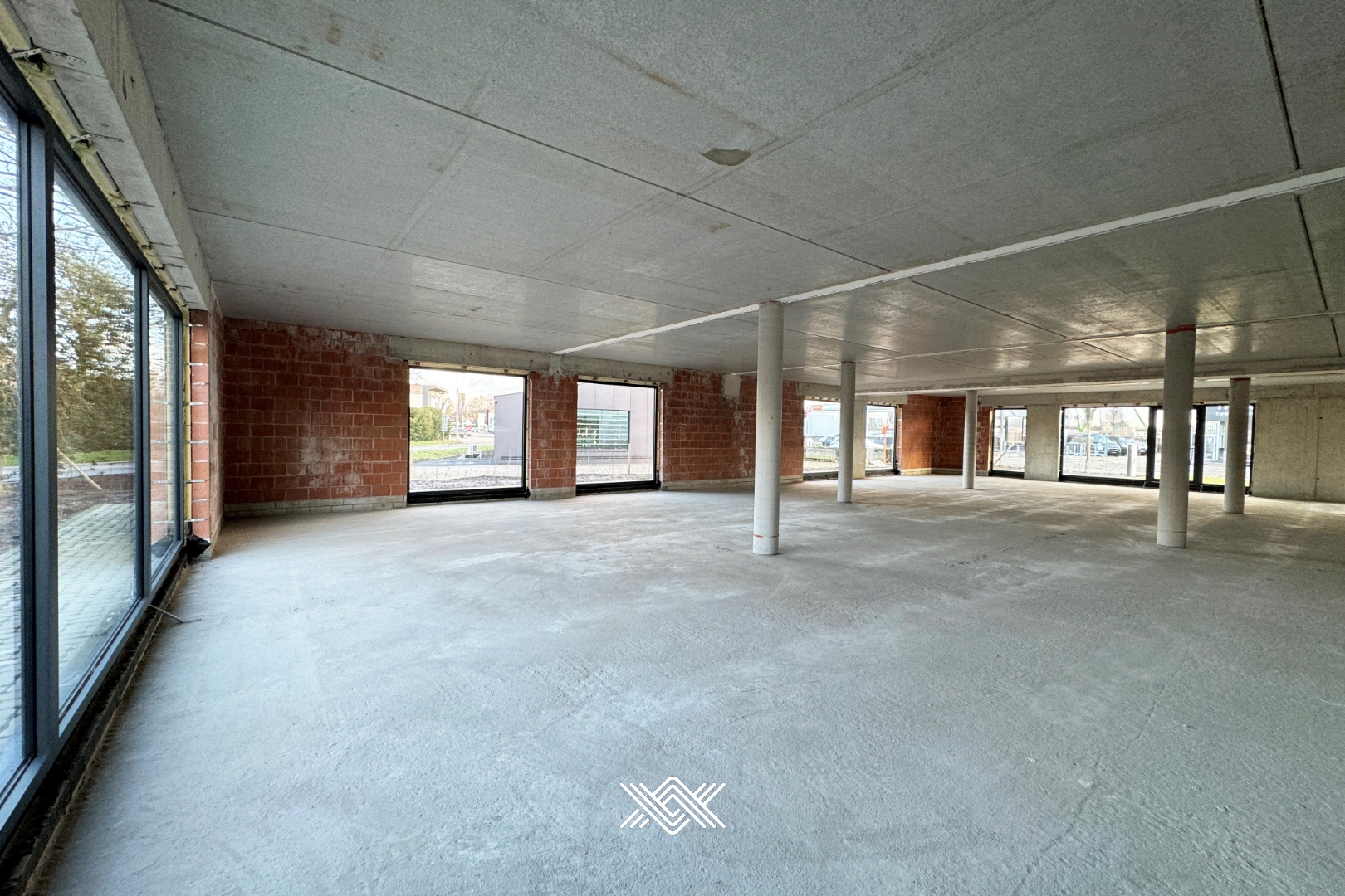 Handelsruimte met 5 parkings te huur in Astene - foto 2