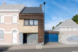 Ben jij op zoek naar een instapklare woning met twee slaapkamers, veel licht, een handige garage en een goede EPC-score? Gevonden!Deze woning ligt op...