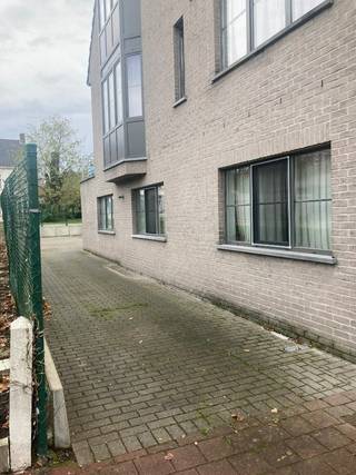 Goed gelegen autostaanplaats achter een kleinschalige Residentie.De staanplaats is gemakkelijk bereikbaar, inrit langs de Edewallestraat vlakbij de...