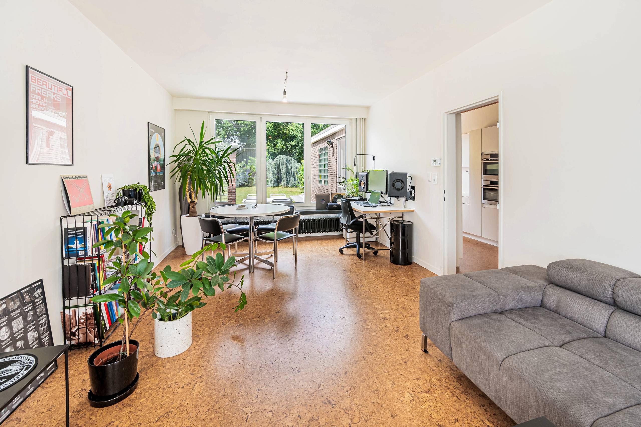 Trendy instapklare gezinswoning met ruime en groene tuin! - foto 4