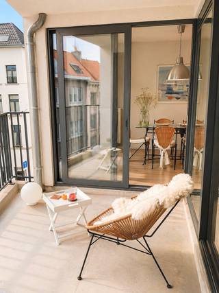 This charming flat is situated on the third floor of a new residential building on Mutsaardstraat, close to the bustling city centre. Furthermore, the Stadswaag, the University of Antwerp and the Royal Academy of Fine Arts are all within walking distance.

The flat offers every comfort and is beautifully finished. The use of warm materials, such as a lovely parquet floor, creates a cosy atmosphere.

The spacious living area opens onto the terrace. The open-plan kitchen is equipped with an electric hob, oven, microwave, dishwasher and fridge-freezer. Adjacent to this is a practical utility room with a washing machine connection.

The flat has two spacious bedrooms. The bathroom features a bath/shower and double washbasin unit.
Separate guest toilet.

Communal bicycle storage.

Service charges: 100 euros per month.
All utilities (gas, water and electricity) are to be met privately by the tenant.

Available from 1 August 2026.