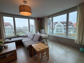 Het ongemeubeld appartement is gelegen op de tweede verdieping en bestaat uit:Inkom, gastentoilet, leefruimte met aanpalende open keuken, berging, 3...