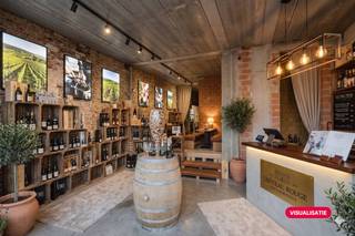 Samenstelling van het pand:- Gelijkvloers handelspand 110m² met kelder als opslag- Appartement 1 (1ste verdiep): 96 m² kwaliteitsvolle woonruimte (2 slaapkamers) + ruim terras van 16 m²- Appartement 2 (2de verdiep): 85 m² moderne woonruimte (2 slaapkamers) + zonnig terras van 10 m²Het volledige gebouw wordt aangeboden wind- en waterdicht, waardoor u volledige vrijheid hebt om de afwerking geheel naar eigen stijl en budget te bepalen.Daarbovenop beschikt de eigendom over een achterliggende loods voor het integreren van parkeerplaatsen en eventueel extra bergruimte. Gelegen op een zeer centrale, commerciële en sterk gegeerde locatie in Wevelgem, met tal van winkels, scholen en verbindingswegen in de directe omgeving.Aankoop mogelijk onder 12% registratierechten of 21% btw. Wens je meer informatie of inzichtin het vergunningsdossier. Neem contact op met Sarah - 0493 25 46 80 - sarah.hanson@dewaele.comDeze AI-visualisaties zijn bedoeld als inspiratie. Er werd geen rekening gehouden met technische specificaties, stedenbouwkundige voorschriften of de concrete mogelijkheden tot realisaties.Bestuursmaatregelen in het maatregelenregister: nee