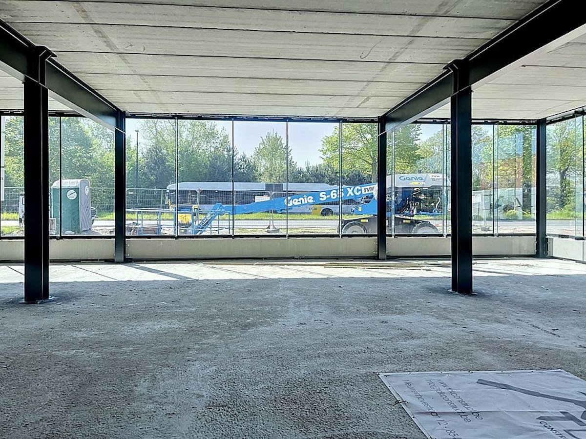 Spacious commercial building (2,570 m²) for rent in Ghent - photo 3