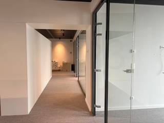 Op een centrale en goed bereikbare locatie in Aalst, vlak bij de E40, komt dit instapklaar kantoorgebouw van +/- 360 m² te koop. Het pand biedt...