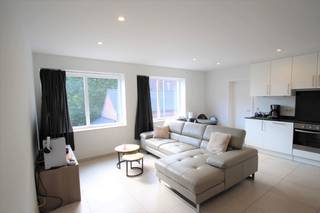 Modern appartement gelegen in residentie Sophie in het centrum van Roeselare.Het appartement is gelegen op de eerste verdieping, in een rustige...