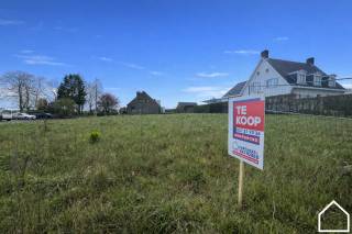 Rustig gelegen bouwgrond voor open bebouwing nabij KortemarkMooi perceel bouwgrond van 511 m² voor een alleenstaande woning (open bebouwing), en dit...