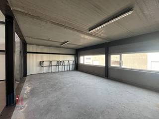 Excellente unité PME nouvellement construite d'une superficie de +/- 490 m² à louer, à peine à 2,1 km de la Hendrik Consciencelaan (N9) avec...