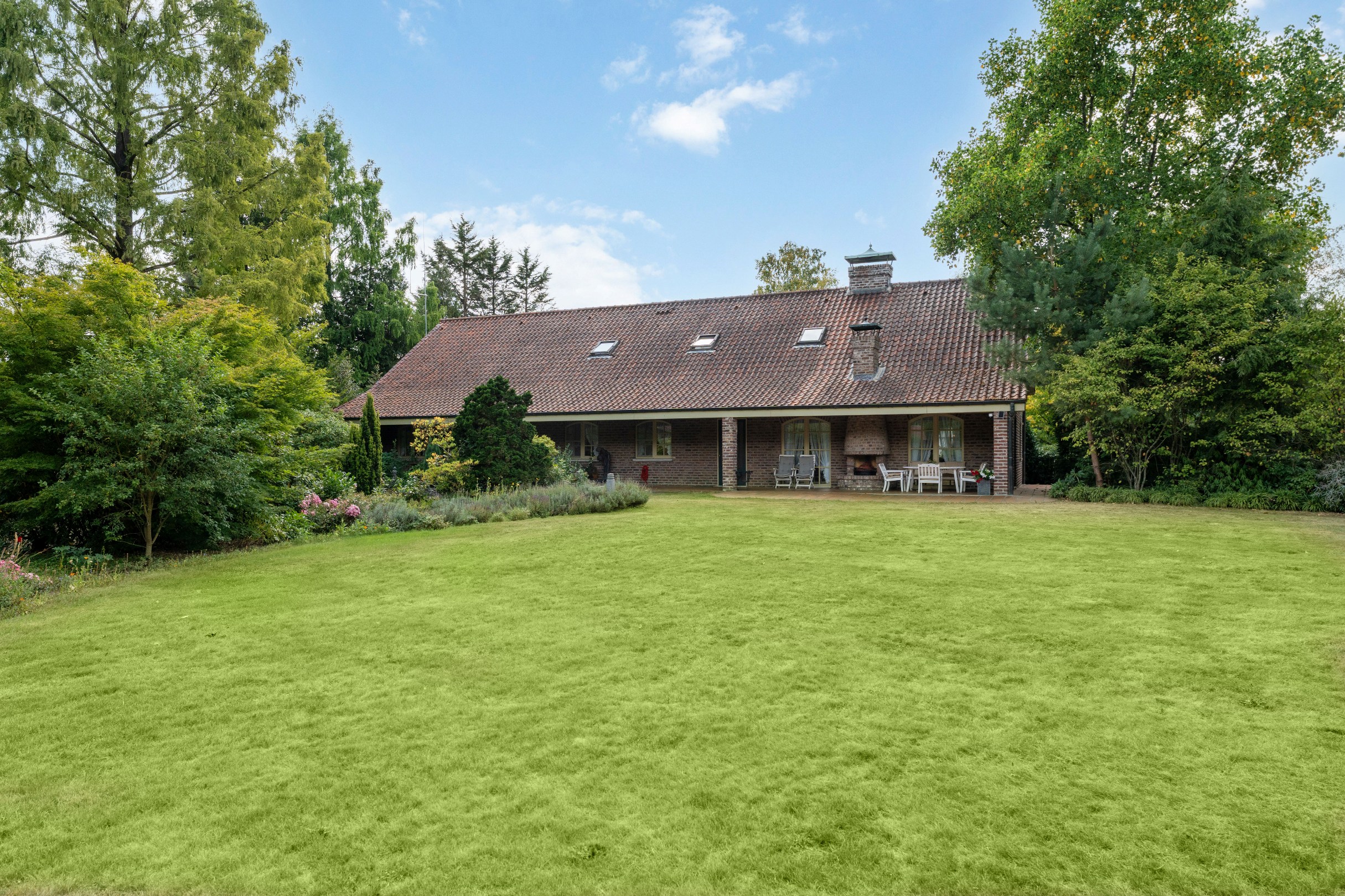Villa de luxe à Lanaken avec jardin, terrasse, garage et 4 chambres - année de construction 1982 - Grand terrain - Christie's Lifestyle - Étiquette énergétique - photo 4