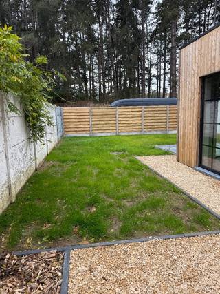 <p>VOLLEDIG GERENOVEERDE HALFOPEN BEBOUWING AAN 2%</p><p>✨ Op zoek naar een instapklare woning met modern comfort? Ontdek deze volledig gerenoveerde halfopen bebouwing in Zichem!</p><p>🏠 Indeling van de woning:</p><p>- Gezellige woonkamer<br />- Praktische moderne keuken<br />- Berging<br />- Kelder<br />- Inkomhal met aparte toilet<br />- 3 slaapkamers<br />- Badkamer<br />- Warmtepomp van Vaillant<br />- Vloerverwarming<br />- Oplaadpunt laadpaal<br />- Tuin + terras</p><p>Volledig gerenoveerde woning<br />🔑 De woning is klaar voor nieuwe bewoners en biedt een comfortabele thuis voor gezinnen, koppels of wie op zoek is naar een instapklare woning.</p><p>📍 Ligging: Zichem</p><p>🤝 Rechtstreeks te koop van de bouwheer!</p><p>Geen tussenkomst van makelaars<br />Rechtstreeks contact met de bouwheer<br />📩 Interesse? Neem gerust contact op voor meer informatie of om een bezoek in te plannen.</p><p>🏠 Ontdek uw nieuwe thuis in Zichem!</p>