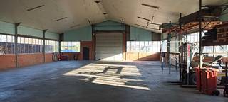 Opslagruimte 300m²Vrije hoogte 4mRuime parkingRustige buurt...