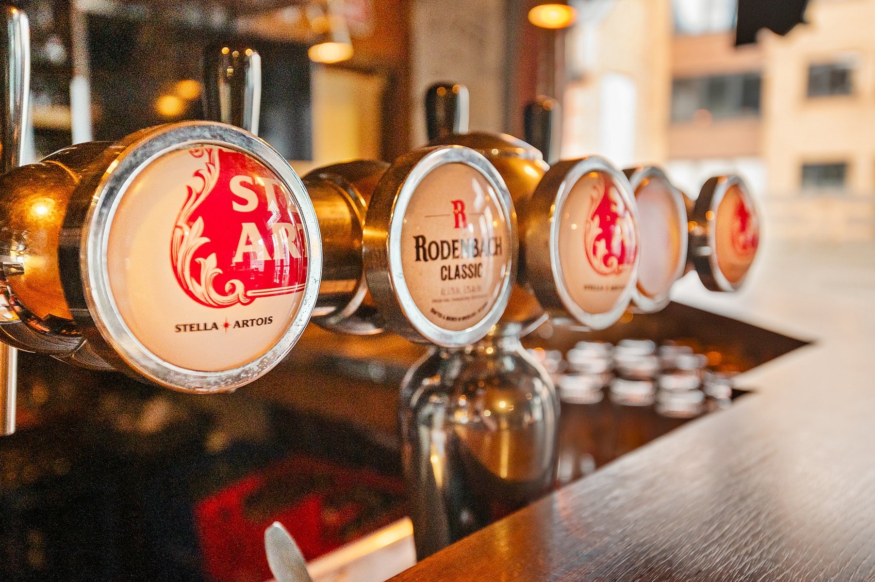 Handelshuis bestaande uit café en woonst - foto 3