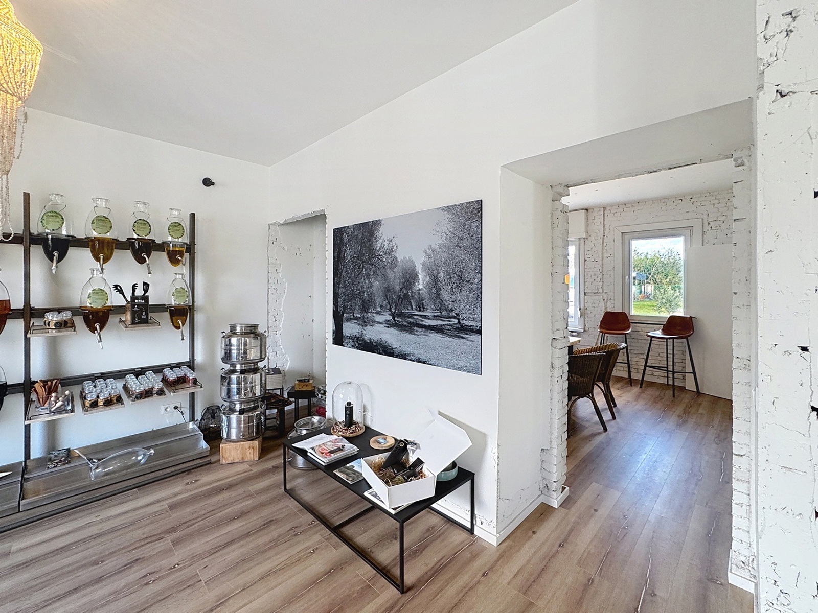 Gerenoveerde handelspand met zonnige tuin + parkeerplaatsen - foto 2