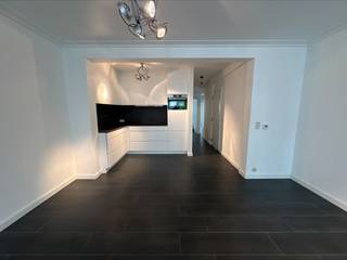 Te huur, mooi gerenoveerd 2-slaapkamerappartement in de Rogierlaan, OostendeDit mooi gerenoveerde 2-slaapkamerappartement is gelegen in de...