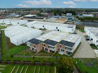 Combineer wonen met werken op kmo zone De Stip. Het is een volledig nieuw en dynamisch bedrijventerrein aan de Deerlijksesteenweg te Harelbeke.Met de...