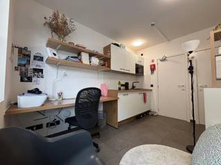 **ENKEL STUDENTEN/PHD**In Residentie 'T Tientje kan je op de vijfde verdieping deze volledig vernieuwde studio terug vinden. De studio wordt volledig...