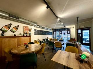 Ontdek deze unieke opportuniteit in het hart van Torhout! Café Foelard, gelegen op Markt 5, bevindt zich op een toplocatie met...