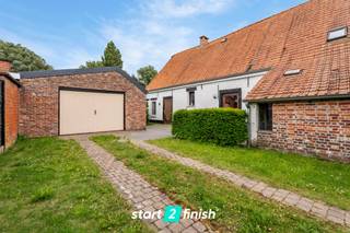 Op zoek naar een betaalbare woning met mogelijkheden om er jouw droomwoning van te maken? Deze op te frissen woning in Ardooie biedt precies...