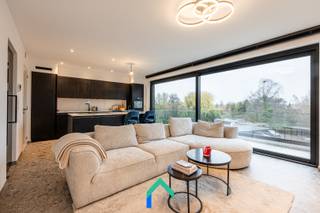 LocalisationSitué au dernier étage d’une résidence neuve de standing à Zellik, une commune périphérique de Bruxelles réputée pour son excellente...