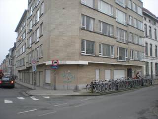 Dit ruime appartement in Gent biedt standaard comfort en gemak. Gelegen in een rustige buurt, is dit appartement ideaal voor een gezin of koppel...