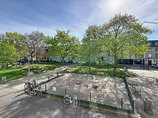 Compleet GEMEUBELD appartement op de 1ste verdieping. Gelegen op een aangename en rustige ligging met uitzicht op het groen aangelegde...