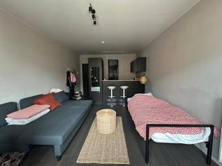 <span><strong>**ACADEMIEJAAR 2026-2027 - ENKEL STUDENTEN**</strong></span><br /><br /><span>Residentie Monte Domus is gelegen aan de Leuvense befaamde ziekenhuis omgeving en dit een uiterst gunstige locatie. Deze residentie is geschikt voor studenten op zoek naar een comfortabele thuis. Niet alleen de strategische ligging van het pand is een troef maar ook de faciliteiten in de nabijheid zijn mooi meegenomen. Supermarkten, scholen, campussen, openbaar vervoer, Gasthuisberg, apotheek, parken, kruidtuin… op wandel/ fietsafstand.</span><br /><br /><span>Deze studio bevindt zich op de tweede verdieping en beschikt over een ingerichte keuken en geïnstalleerde badkamer. </span><br /><br /><span><strong><span>Wees er snel bij! Wenst u graag eens te komen kijken? Plan dan vandaag nog een bezoek in! verhuur@connect-immo.be of 0470 59 65 44</span><br /><br /></strong>Beschikbaar vanaf 15 september 2026!<strong><br /></strong>Huurprijs: €815 + <strong>€1.560 vaste kosten op jaarbasis</strong><br /></span>