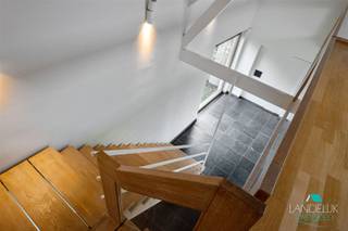 In een uitzonderlijk landelijke omgeving in Pajottegem bevindt zich dit charmante en instapklare landhuis, prachtig gelegen midden in...