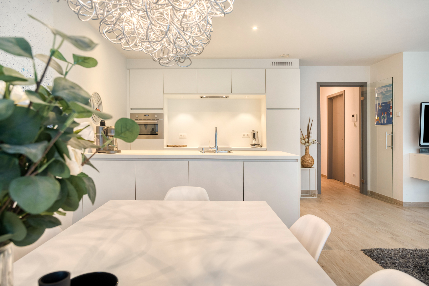 Luxueus afgewerkt appartement met 2 slaapkamers te Nieuwpoort-Stad - photo 1